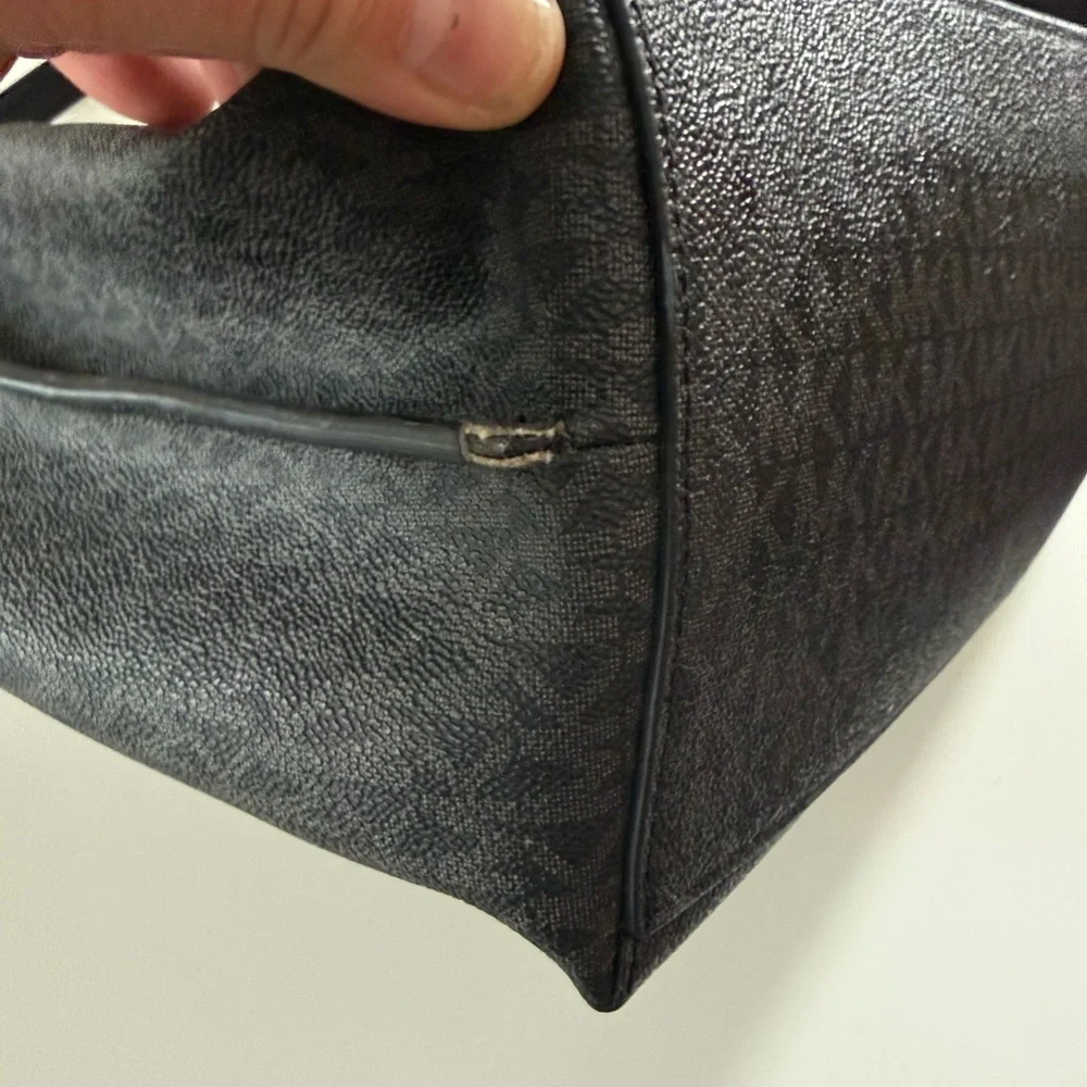 Michael Kors Emilia Large East West Bucket Tote Bag - Picture 9 of 9